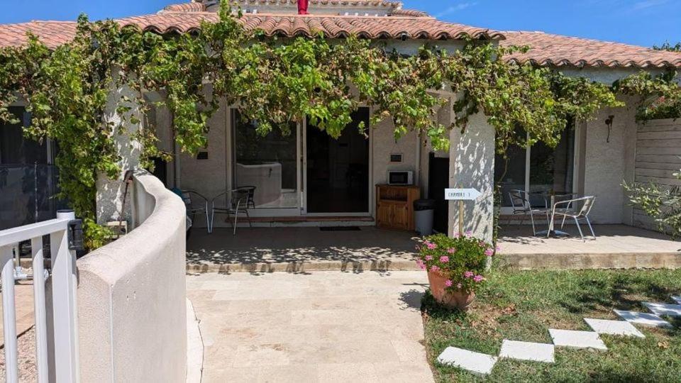 Les Geckos Bed & Breakfast Saintes-Maries-de-la-Mer Exterior photo